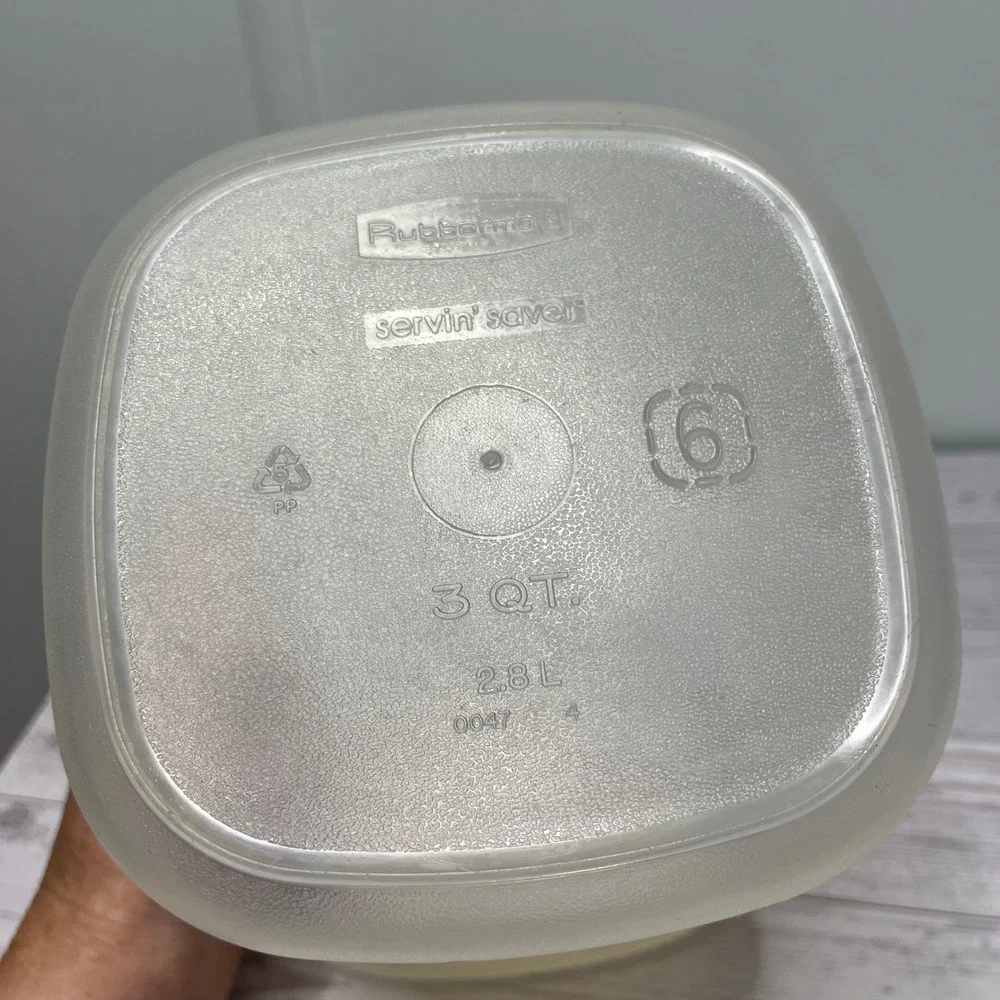 Rubbermaid Servin Saver 3 QT 2.8L Square Food Storage Container White Lid 6 0047